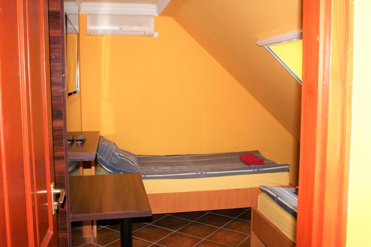 Nexus Vendeghaz Szeged Aparthotel Екстериор снимка