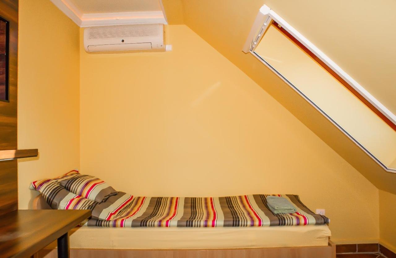 Nexus Vendeghaz Szeged Aparthotel Екстериор снимка