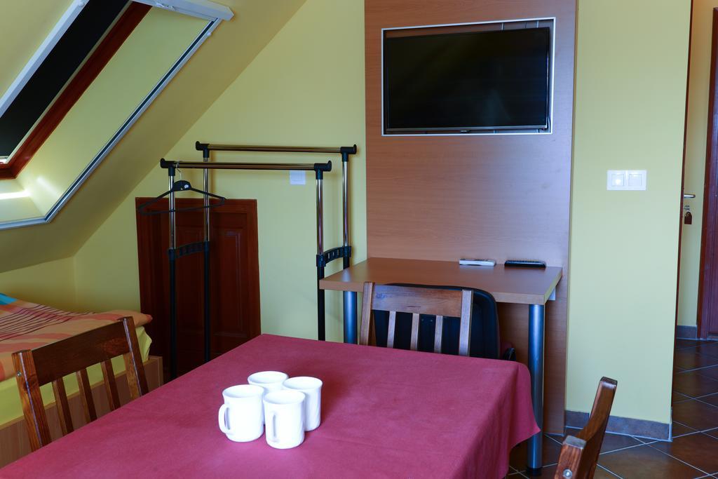 Nexus Vendeghaz Szeged Aparthotel Стая снимка