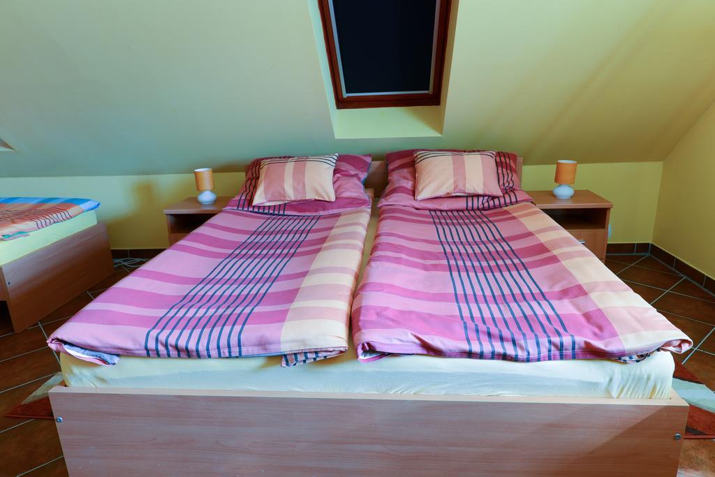 Nexus Vendeghaz Szeged Aparthotel Стая снимка