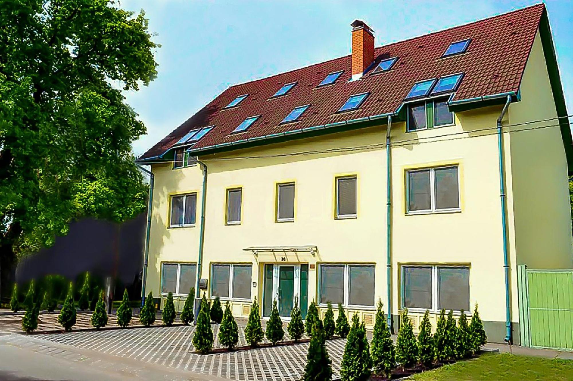 Nexus Vendeghaz Szeged Aparthotel Екстериор снимка