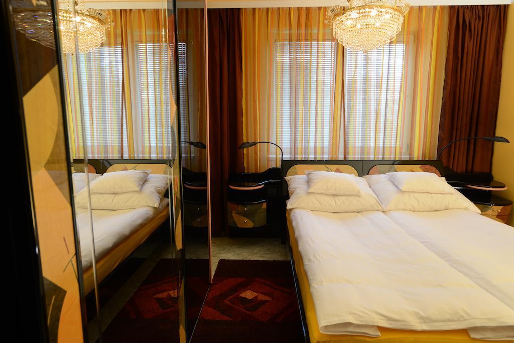 Nexus Vendeghaz Szeged Aparthotel Стая снимка
