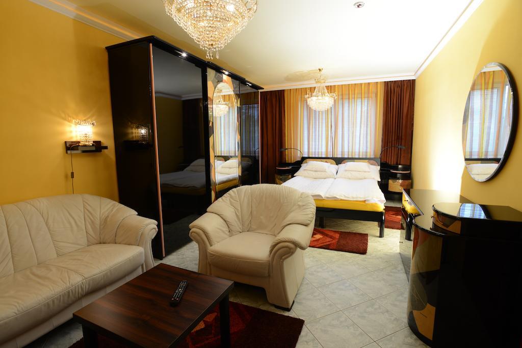 Nexus Vendeghaz Szeged Aparthotel Стая снимка