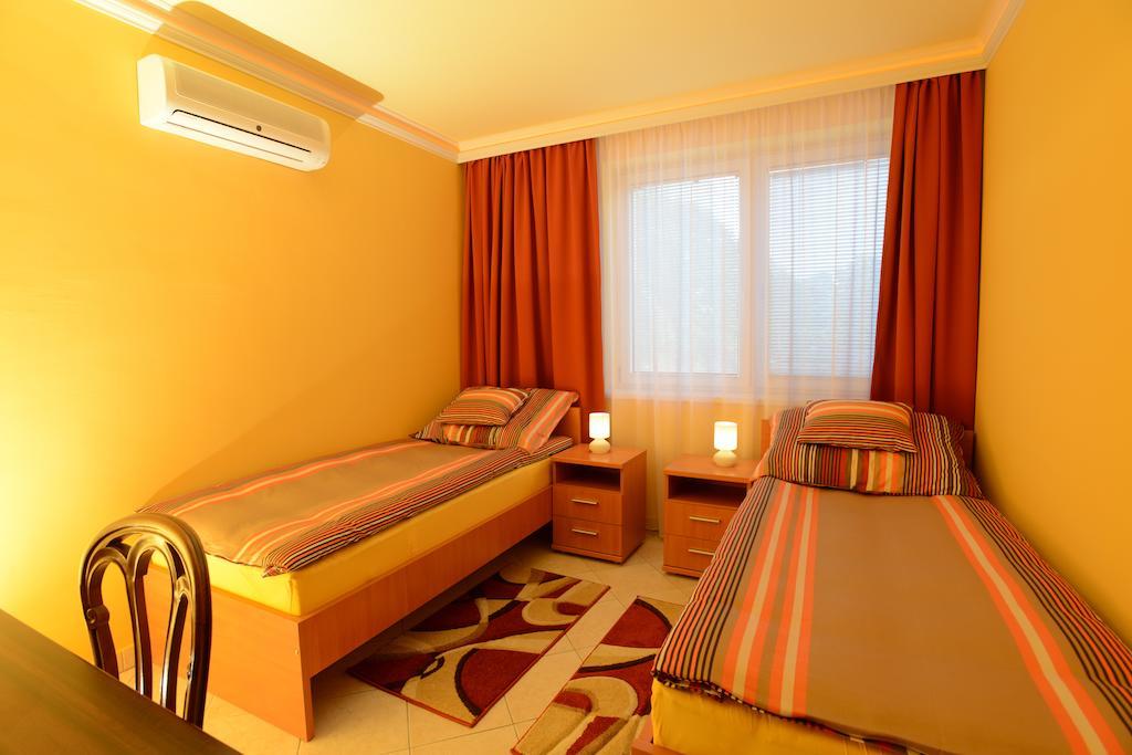 Nexus Vendeghaz Szeged Aparthotel Стая снимка